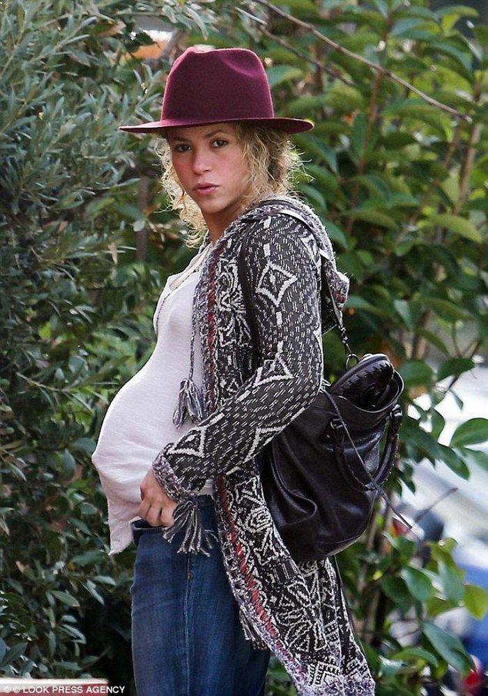 Shakira hamilelik moduna girdi