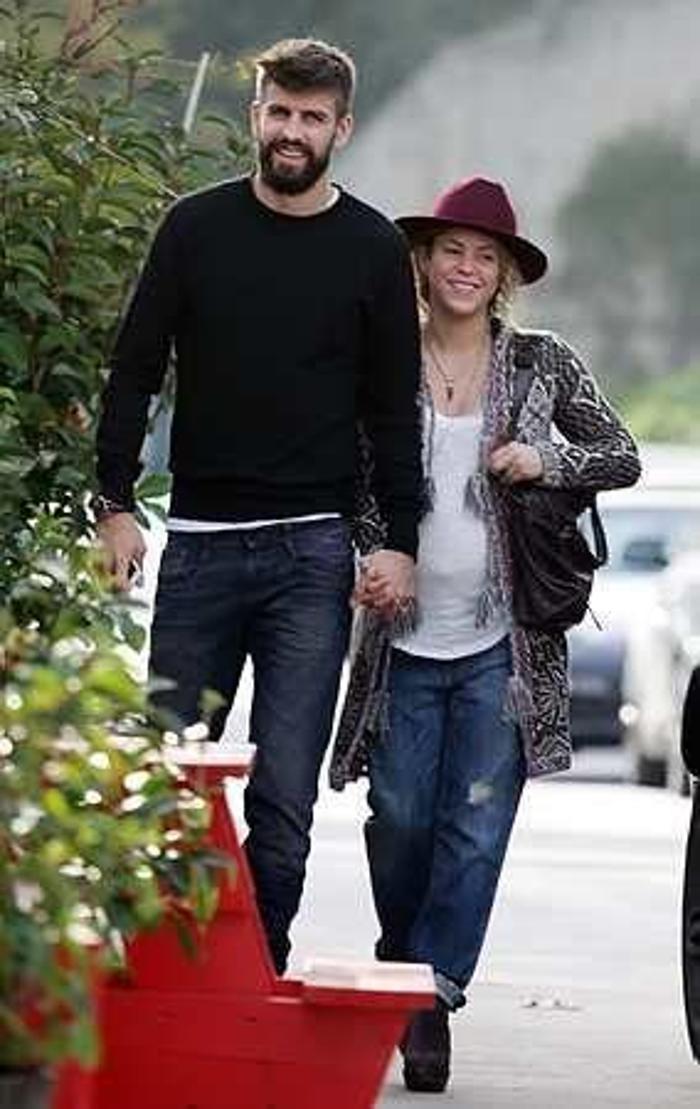 Shakira hamilelik moduna girdi