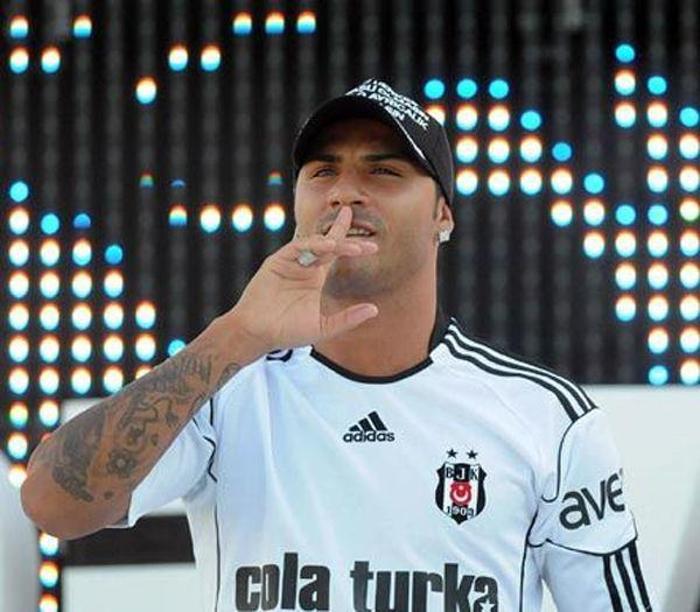 İmza töreni dediğin böyle olur