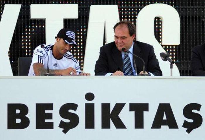 İmza töreni dediğin böyle olur