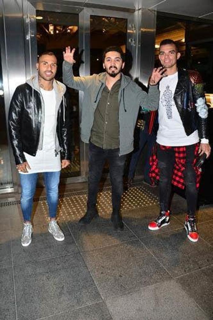 Pepe ve Quaresma yengelerle yemekte Şaşırtan detay...