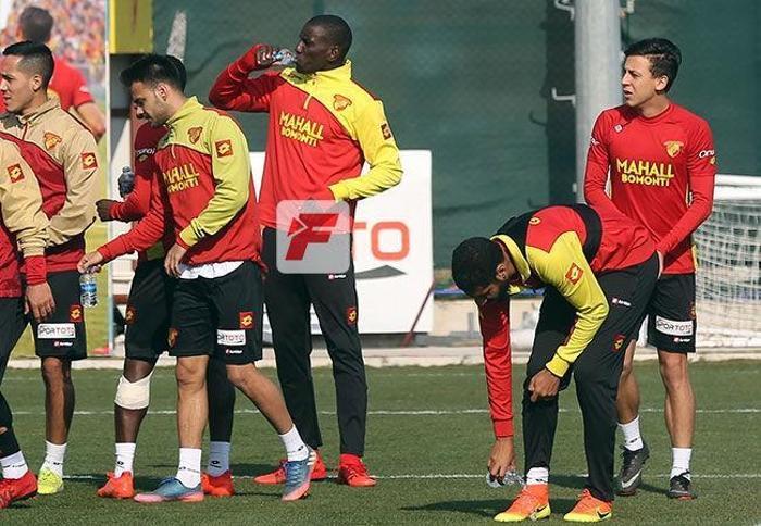 Demba Ba Göztepede ilk idmanına çıktı