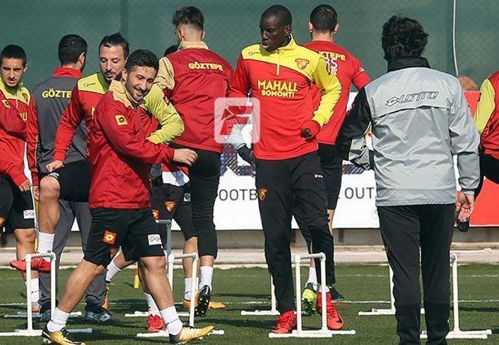 Demba Ba Göztepede ilk idmanına çıktı