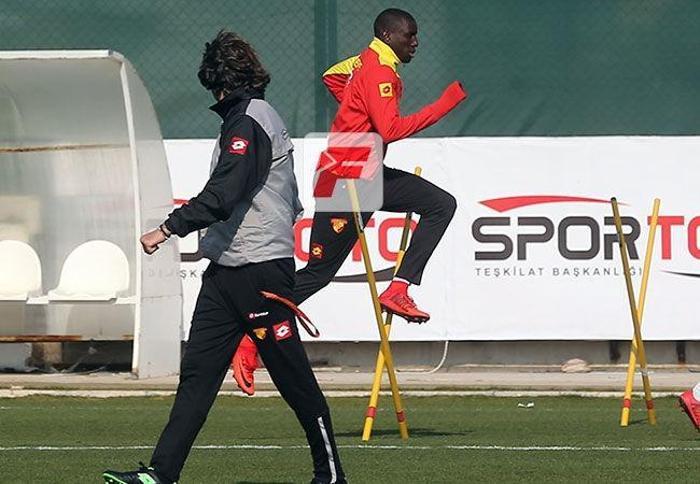 Demba Ba Göztepede ilk idmanına çıktı