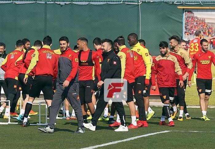 Demba Ba Göztepede ilk idmanına çıktı