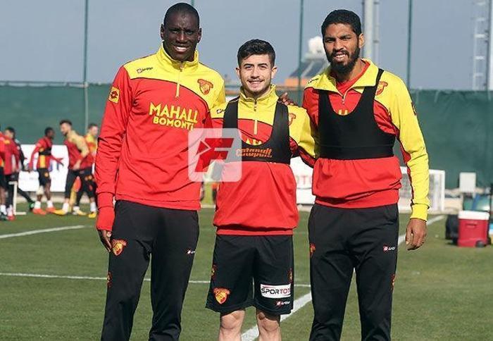 Demba Ba Göztepede ilk idmanına çıktı