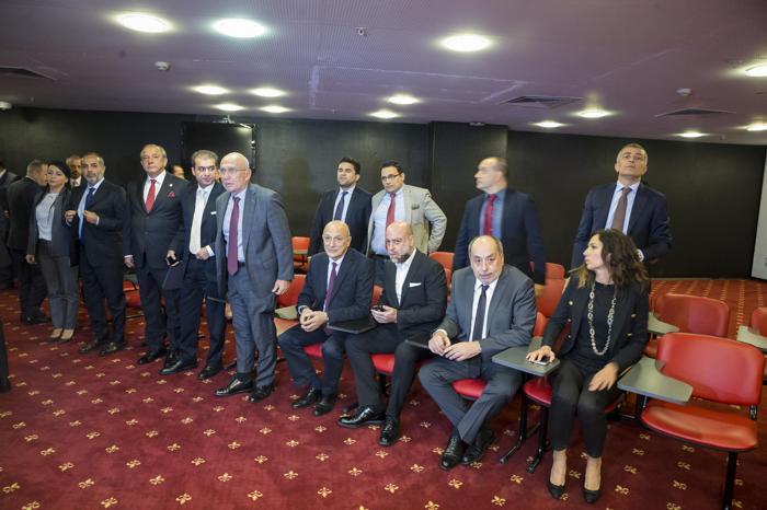 Galatasarayda yöneticiler birbirine girdi