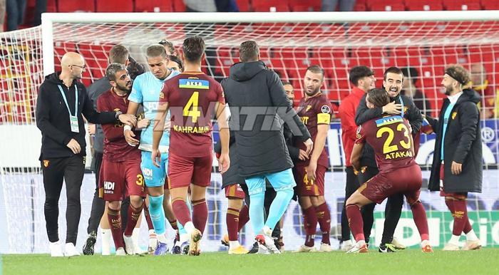 5.5 aylık bebeğini kaybeden İrfan Can Eğribayat, gözyaşlarını tutamadı