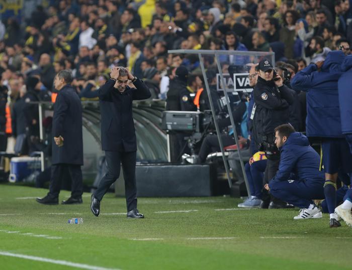 Ersun Yanal isyan etti; İdman bile yapmamışlar