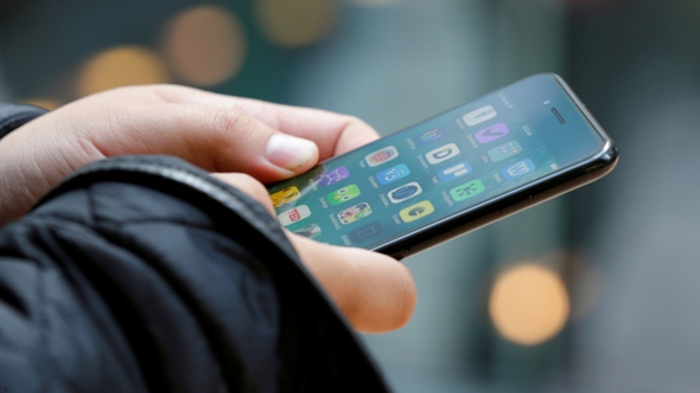 iPhone fiyatları düşüyor, Appledan 3 bomba birden geliyor