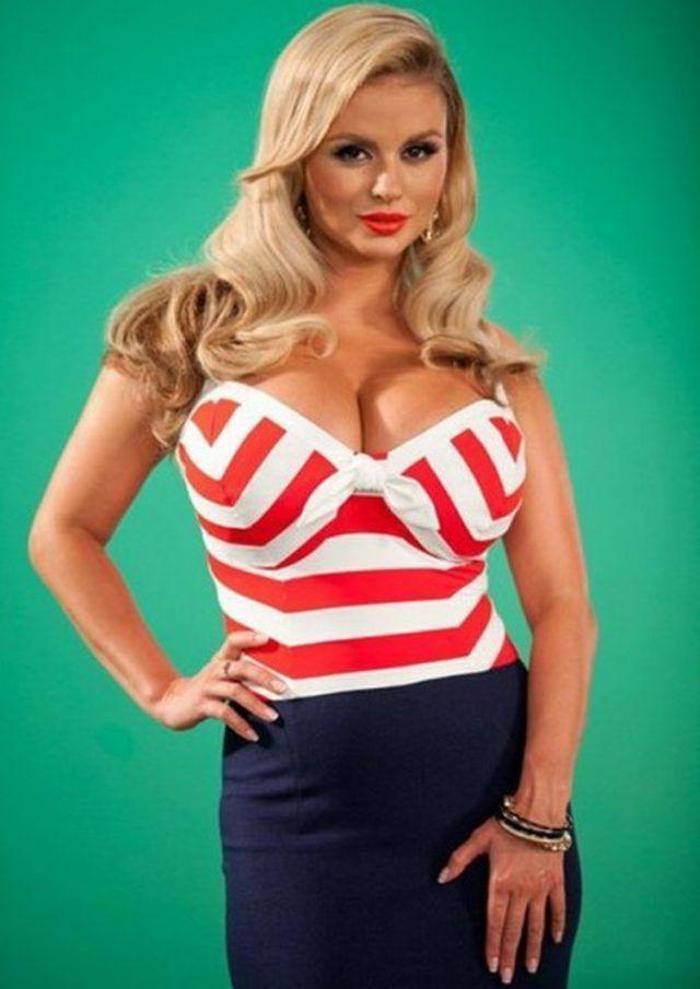 Artistik buz patenci Anna Semenovich: Tek rakibim göğüslerim