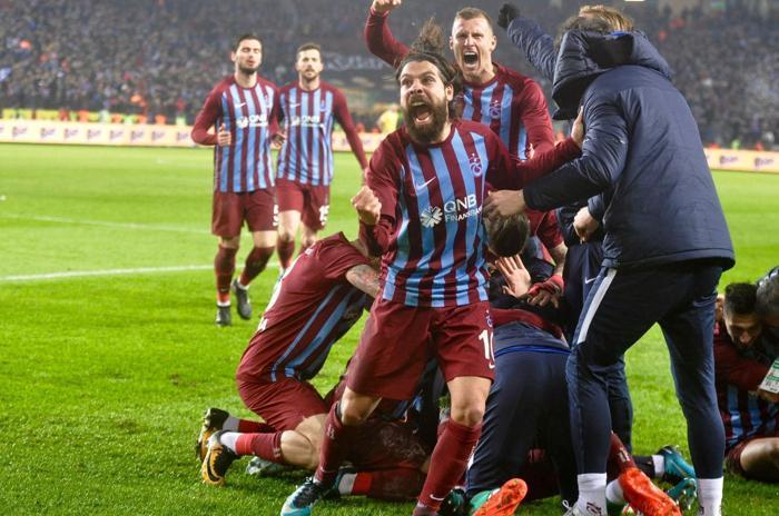 Gecenin sorusu (Erman Özgür)