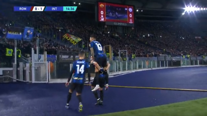 Hakan Çalhanoğlundan Inter-Roma maçında kornerden gol İşte o anlar...