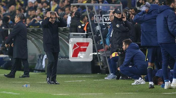 Fenerbahçede Ersun Yanal yıkıldı
