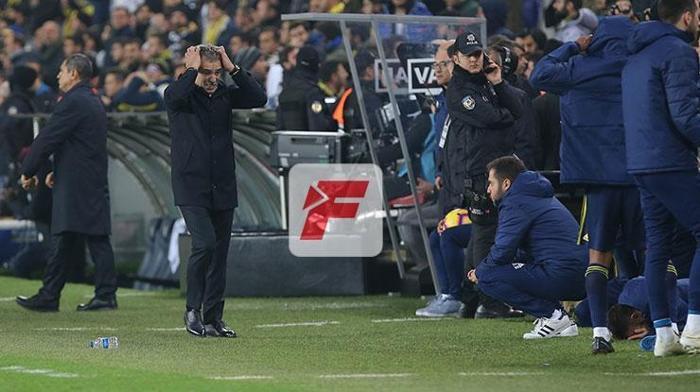 Fenerbahçede Ersun Yanal yıkıldı