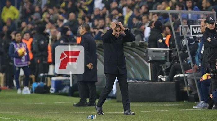 Fenerbahçede Ersun Yanal yıkıldı