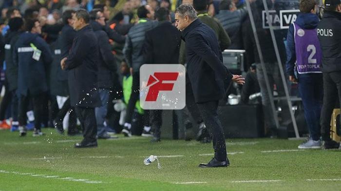 Fenerbahçede Ersun Yanal yıkıldı