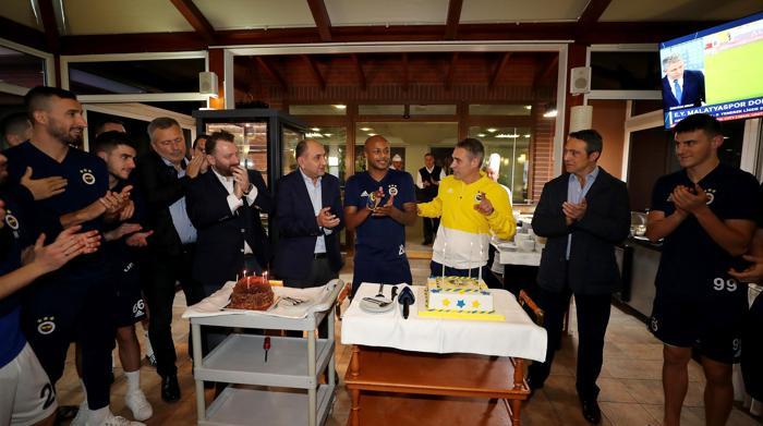 Fenerbahçede Ersun Yanal ve Ayewin doğum günü kutlandı