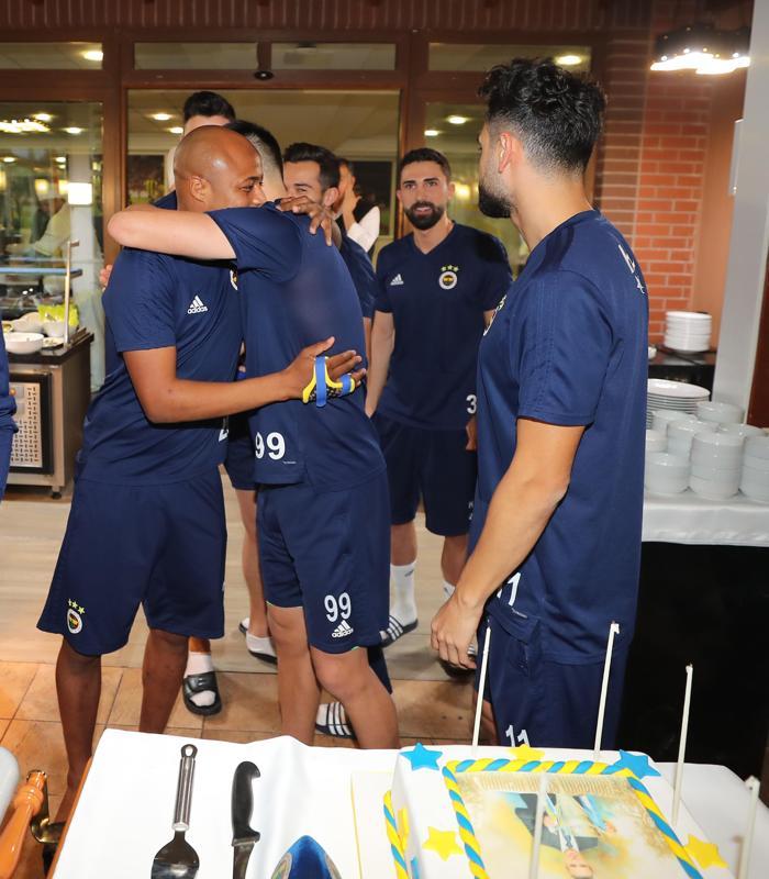 Fenerbahçede Ersun Yanal ve Ayewin doğum günü kutlandı