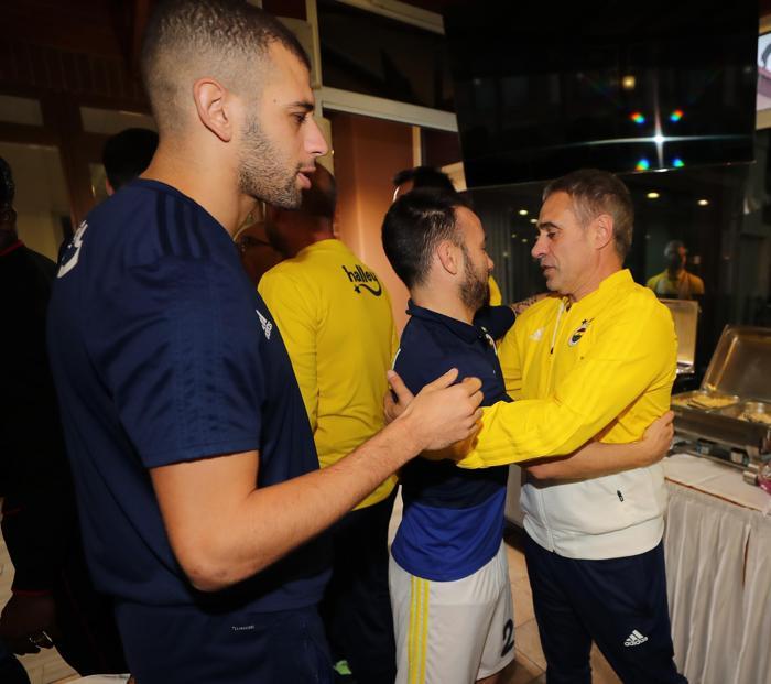 Fenerbahçede Ersun Yanal ve Ayewin doğum günü kutlandı