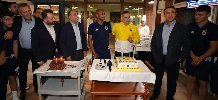 Fenerbahçede Ersun Yanal ve Ayewin doğum günü kutlandı