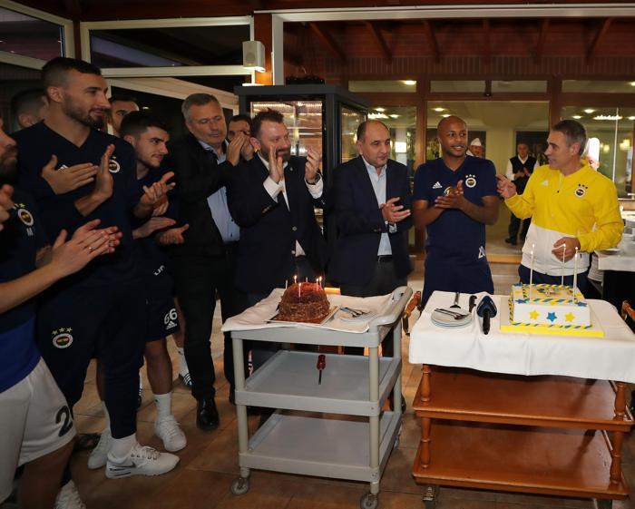 Fenerbahçede Ersun Yanal ve Ayewin doğum günü kutlandı