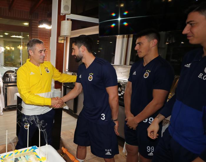 Fenerbahçede Ersun Yanal ve Ayewin doğum günü kutlandı