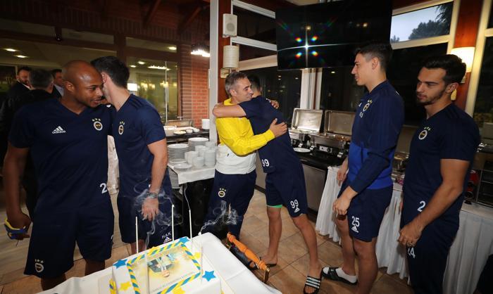 Fenerbahçede Ersun Yanal ve Ayewin doğum günü kutlandı