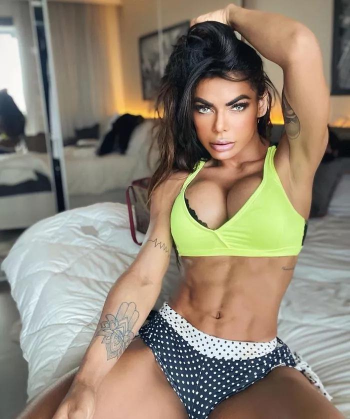 Suzy Cortezden Messi için çıplak poz sözü