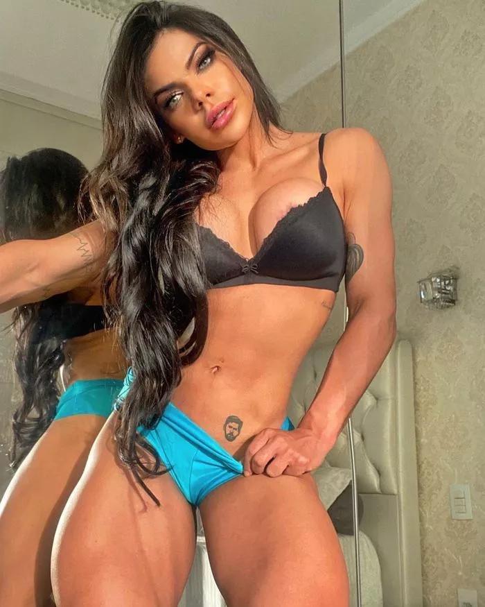 Suzy Cortezden Messi için çıplak poz sözü