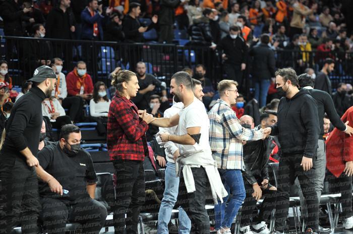 Basketboldaki Galatasaray-Beşiktaş derbisine Sarı-Kırmızılı futbol takımından büyük ilgi