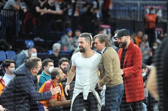 Basketboldaki Galatasaray-Beşiktaş derbisine Sarı-Kırmızılı futbol takımından büyük ilgi