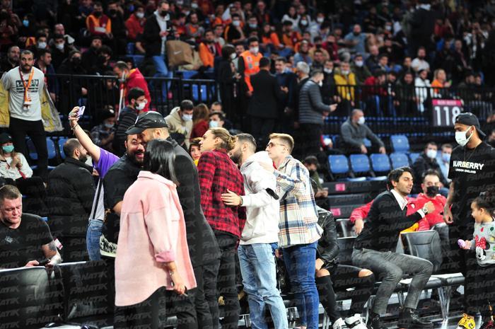 Basketboldaki Galatasaray-Beşiktaş derbisine Sarı-Kırmızılı futbol takımından büyük ilgi