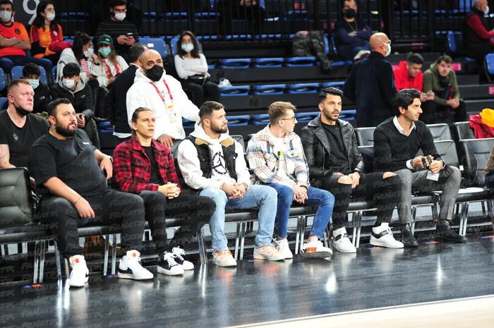 Basketboldaki Galatasaray-Beşiktaş derbisine Sarı-Kırmızılı futbol takımından büyük ilgi