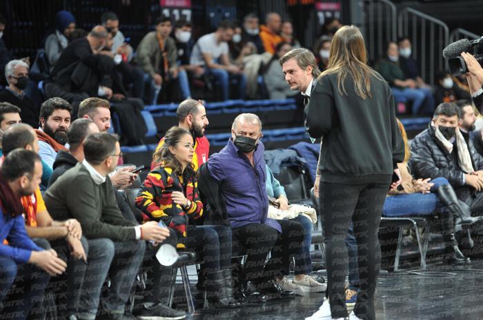 Basketboldaki Galatasaray-Beşiktaş derbisine Sarı-Kırmızılı futbol takımından büyük ilgi