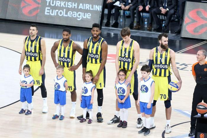 EuroLeaguede derbi heyecanı yaşandı