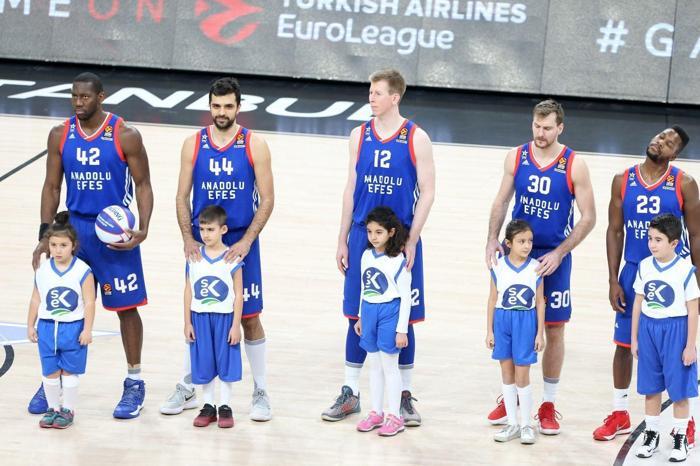 EuroLeaguede derbi heyecanı yaşandı
