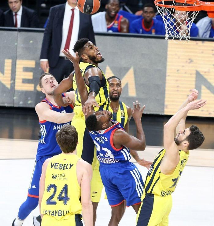 EuroLeaguede derbi heyecanı yaşandı