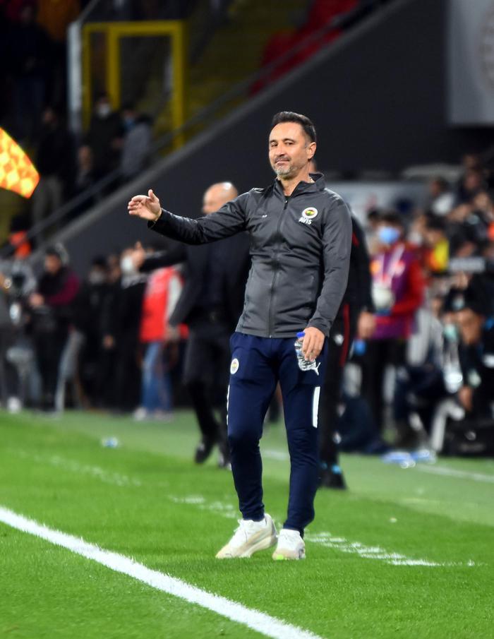 Fanatik yazarları değerlendirdi Fenerbahçe teknik direktörü Vitor Pereiraya sert eleştiriler