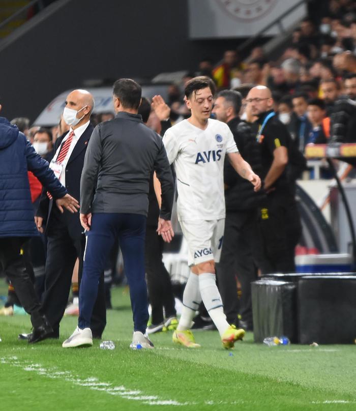 Fanatik yazarları değerlendirdi Fenerbahçe teknik direktörü Vitor Pereiraya sert eleştiriler