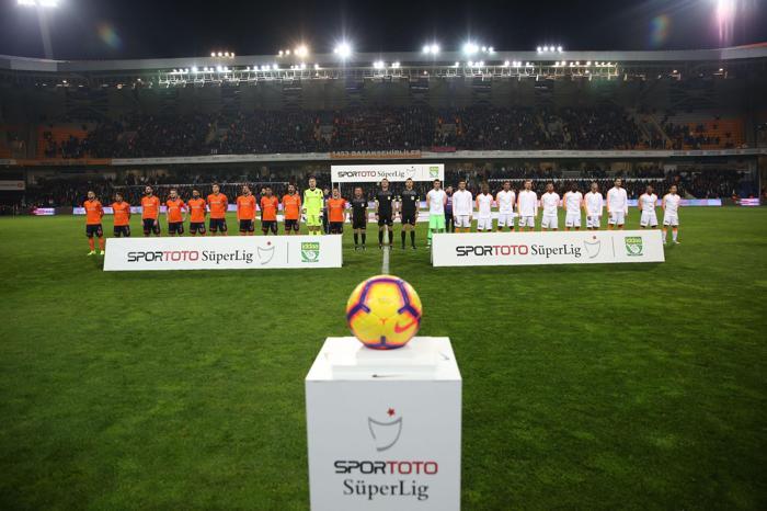 Galatasaray Başakşehir’e uydu (Mehmet Demirkol)