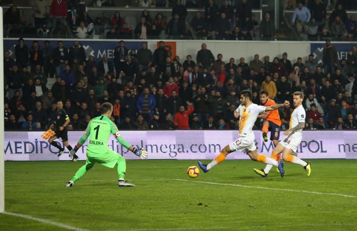 Fanatik yazarlarının Başakşehir - Galatasaray maçı yorumları