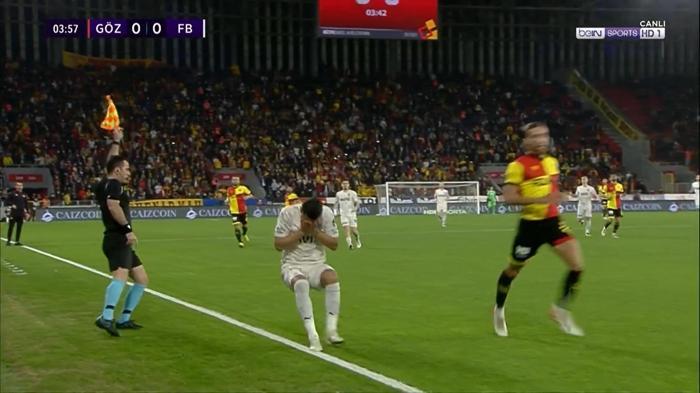 Göztepe-Fenerbahçe maçında korkutan an: İrfan Can Kahveci...