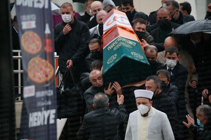 Galatasarayın eski başkanı Mustafa Cengiz, son yolculuğuna uğurlandı