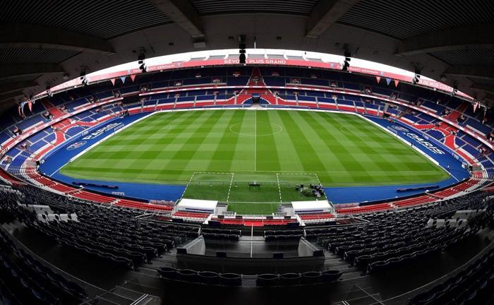 19) Paris Saint Germain
