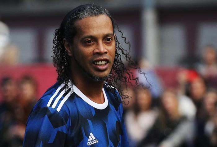 Ronaldinho futbolu bıraktı