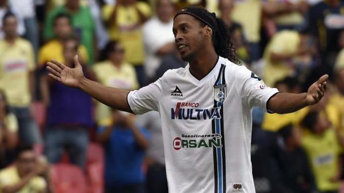 Ronaldinho futbolu bıraktı