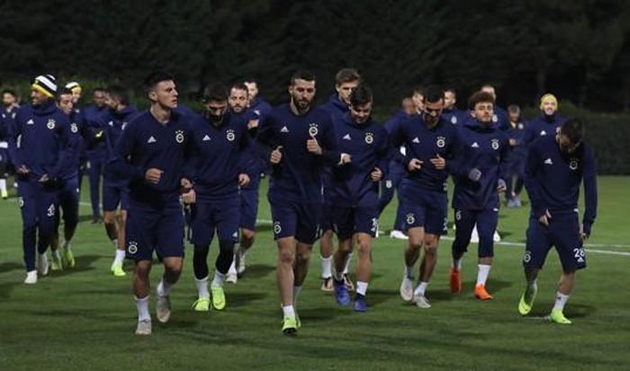 Fenerbahçe, Ersun Yanalla ilk antrenmanına çıktı
