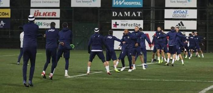 Fenerbahçe, Ersun Yanalla ilk antrenmanına çıktı