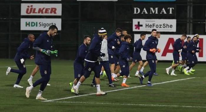 Fenerbahçe, Ersun Yanalla ilk antrenmanına çıktı